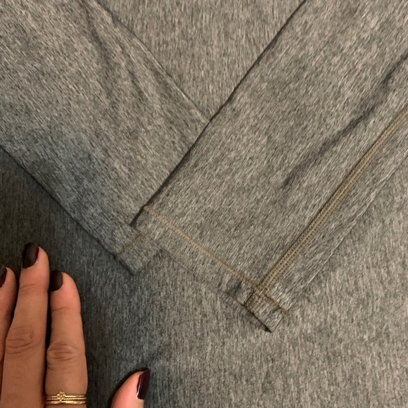 NWOT women’s XS underarmour gray heat gear long sleeve - Picture 8 of 8